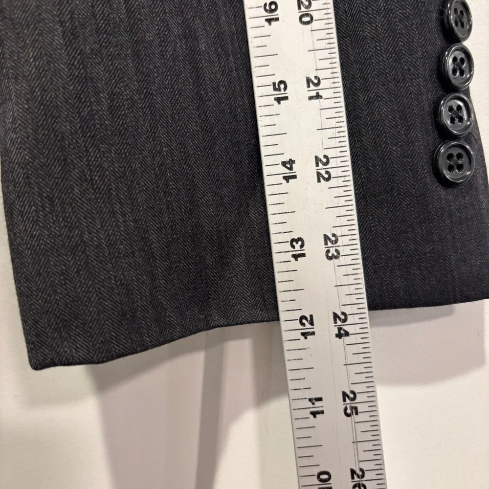 Jos A Bank Mens Charcoal Grey Herringbone 100% Wool 2 Button Suit Set 40R